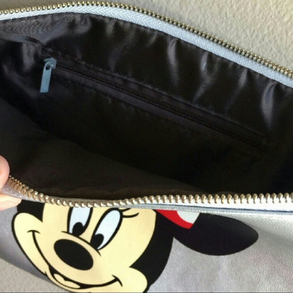 Minnie Mouse Crossbody Purse. ✨FAST SHIPPING ✨ - Picture 2 of 5